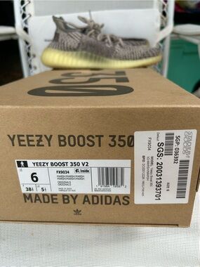 Yeezy 350 Boost v2